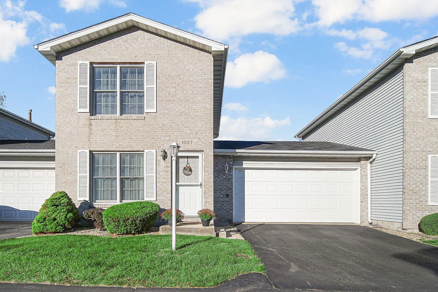 1027 Windsor Ln #1027 photo 1