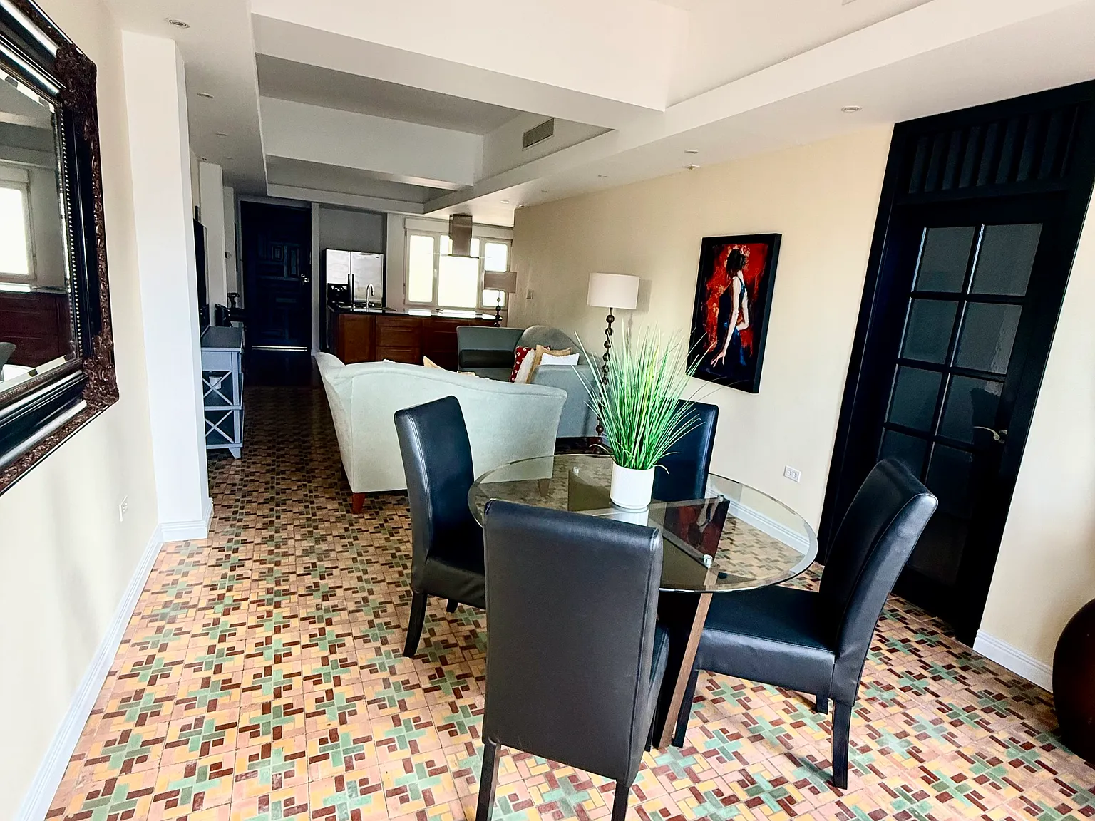 2 bed, 1000 sqft, $3,300 — Photo 2
