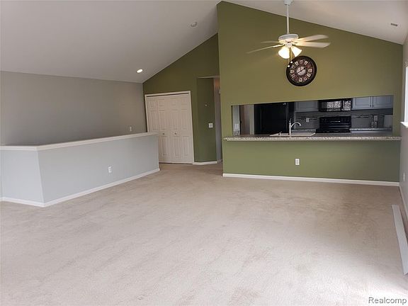 4th image of 23009 Fairlane Blvd #124