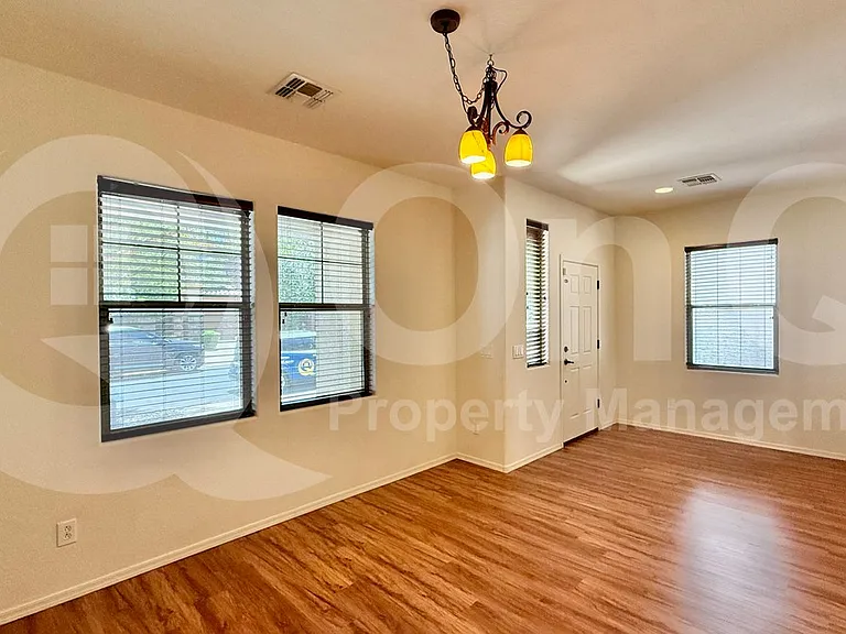 7716 S 37th Way — Photo 3