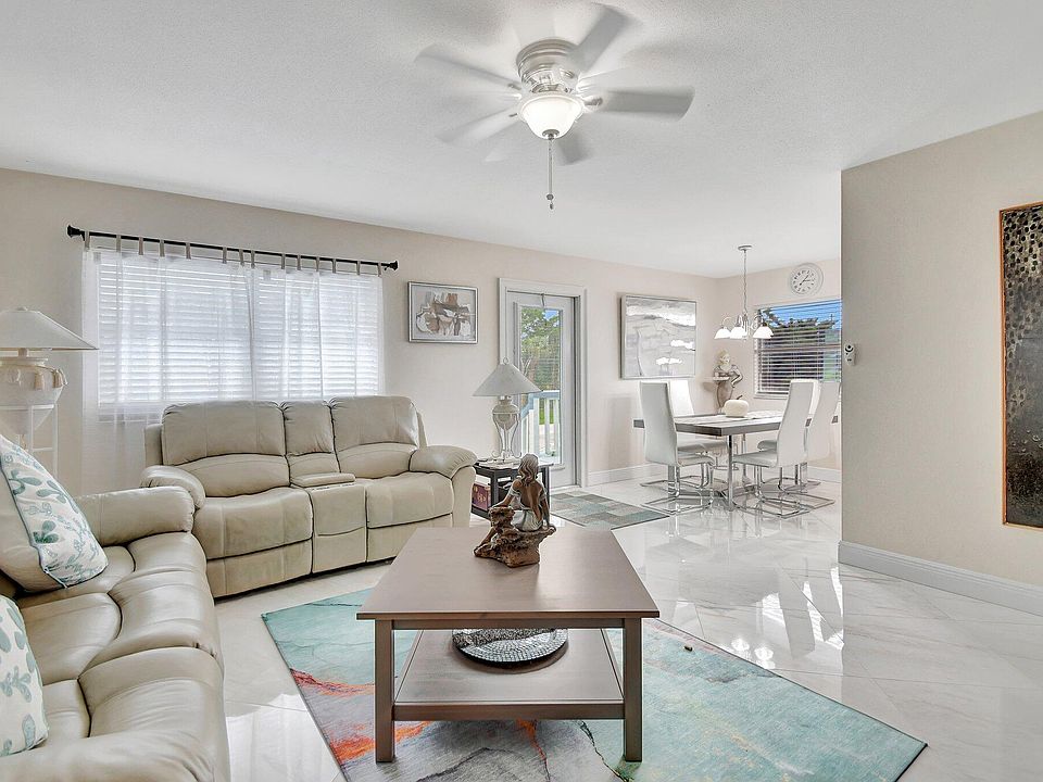 1st image of 221 Tuscany D