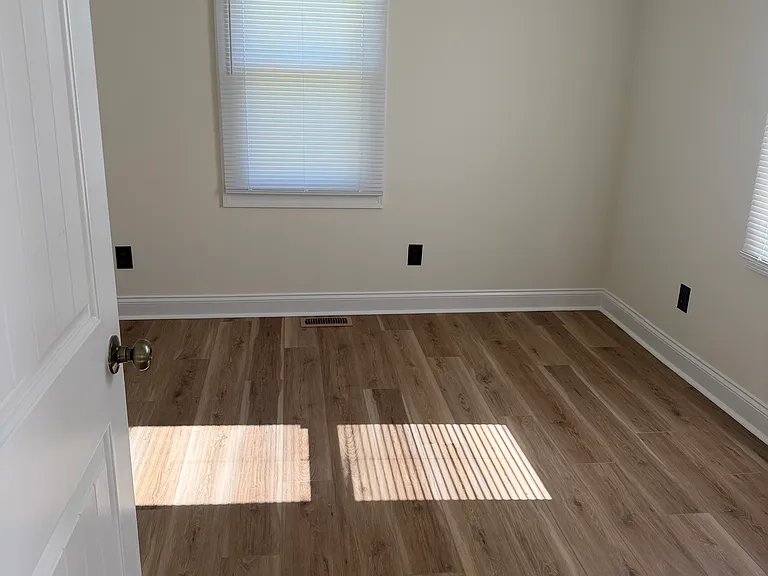 823 Bristol Dr — Photo 6