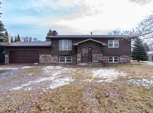 1811 S 38th St, Grand Forks, ND 58201