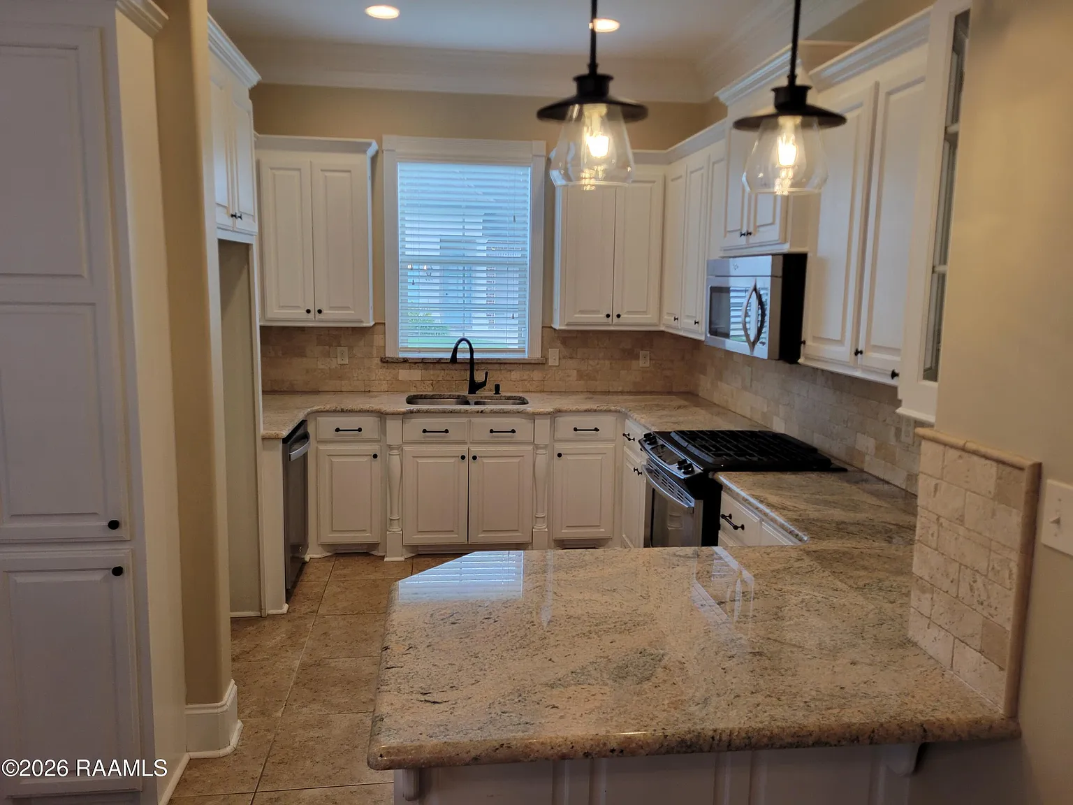 3 bed, 1540 sqft, $2,200 — Photo 3