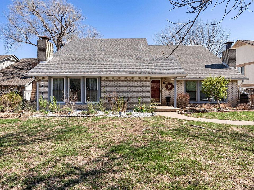 1st image of 2418 N Walden Dr