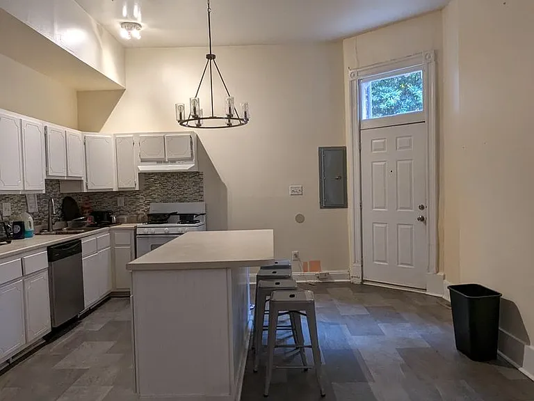 1609 W Grace St — Photo 8