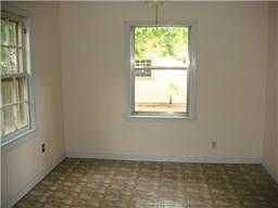 3rd image of 212 10th Ave N