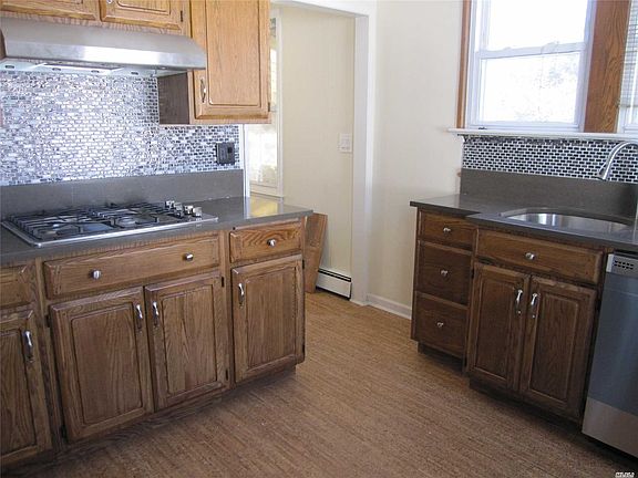 3rd image of 339 Bayville Ave