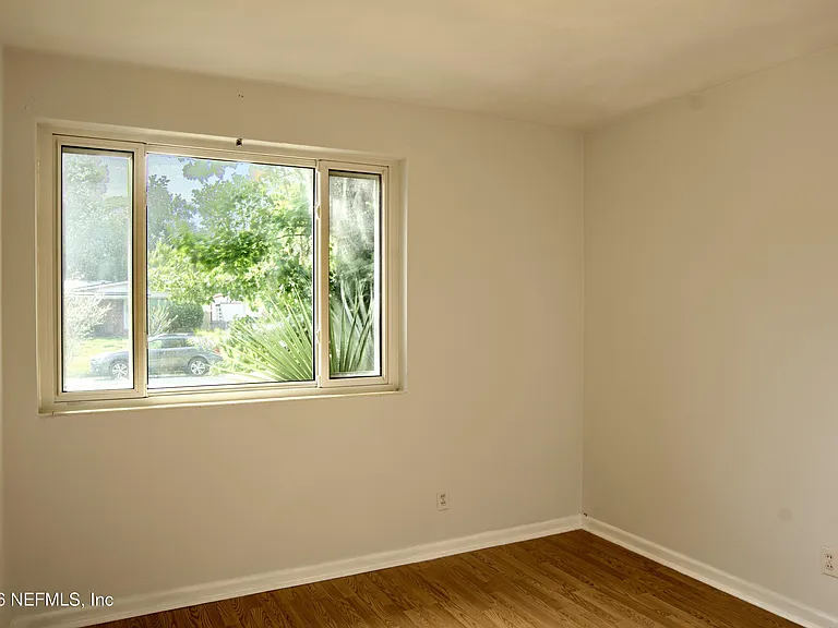 1370 Labelle St — Photo 25