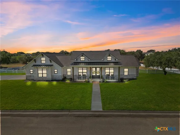 404 Cl Duckett Dr, Cuero, TX 77954