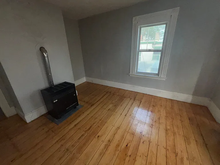 1247 Main St #3R — Photo 3