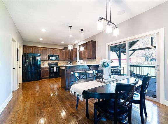 5th image of 1832 NE Woodview Ln