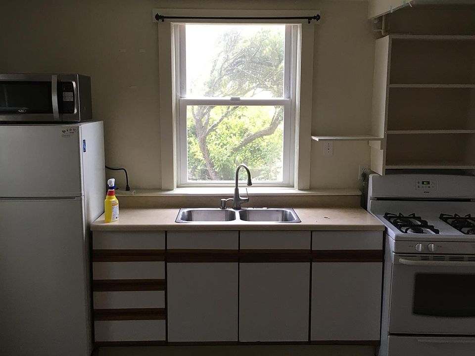 2nd image of 800 Shields St #C