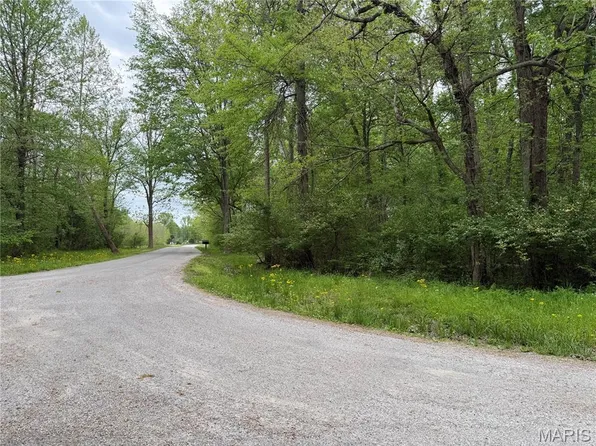 11 Choctaw Dr, Carbondale, IL 62901