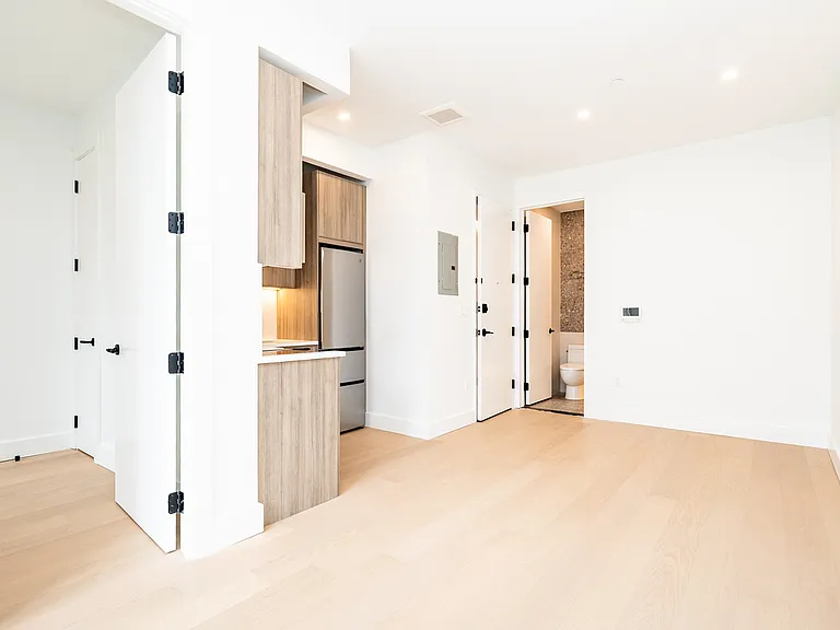 107 S 6th St #3G — Photo 3