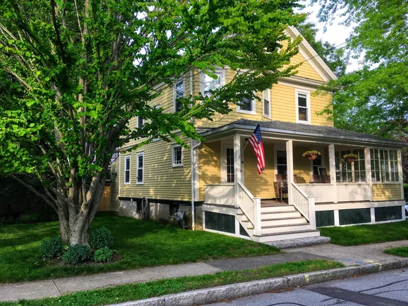 82 Gibbs Ave, Newport, RI 02840