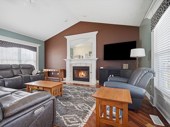 5th image of 46 Conway Cir