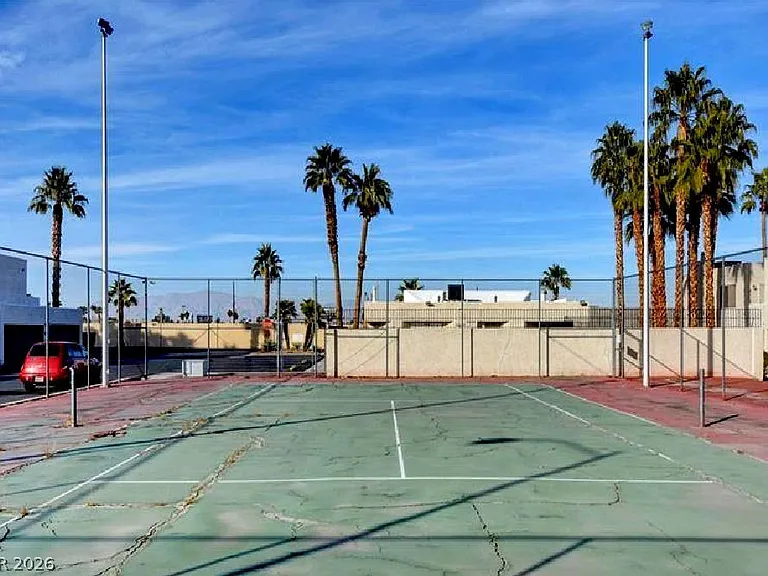 2631 Aracatuba Ave — Photo 25