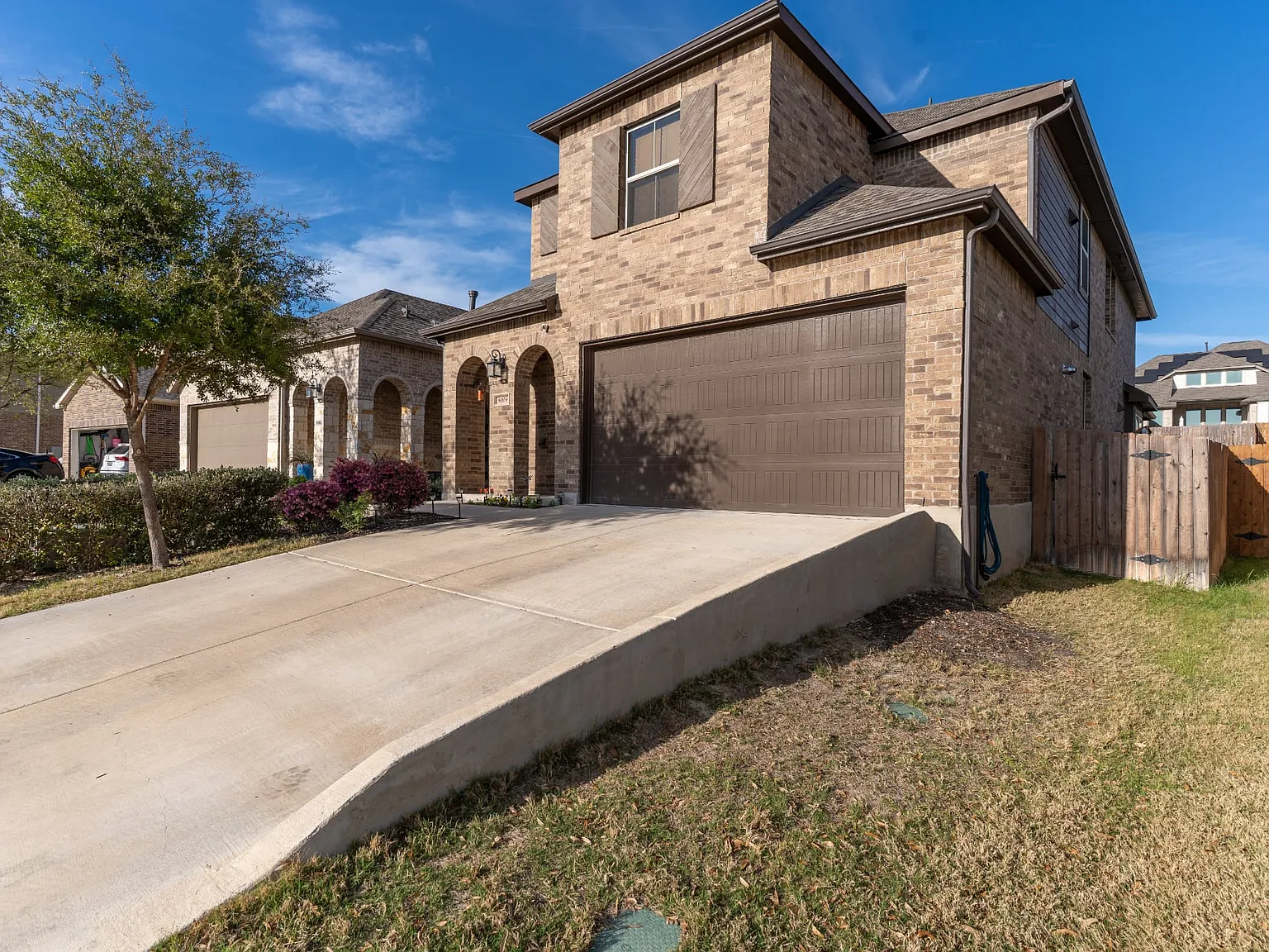 3 bed, 2.5 bath, 2454 sqft, $2,450 — Photo 3