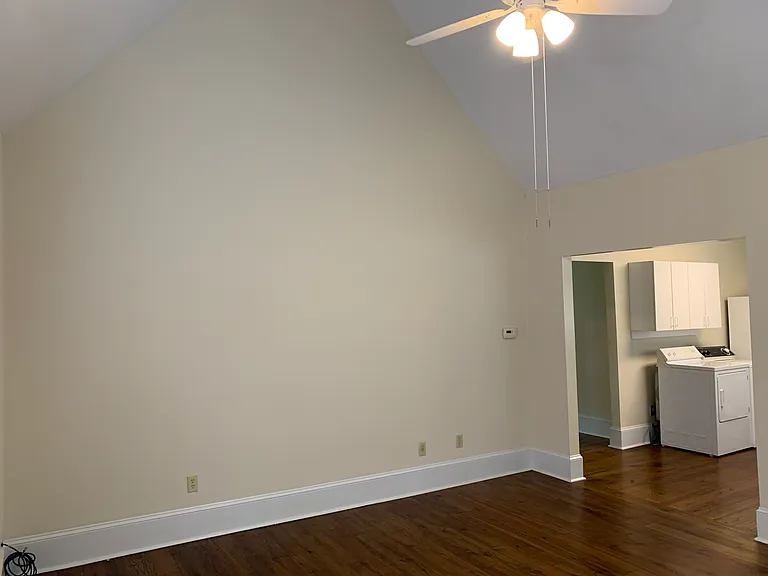 223 Lyndon Ave — Photo 15