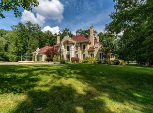 1040 Lake Dr, Daniels, WV