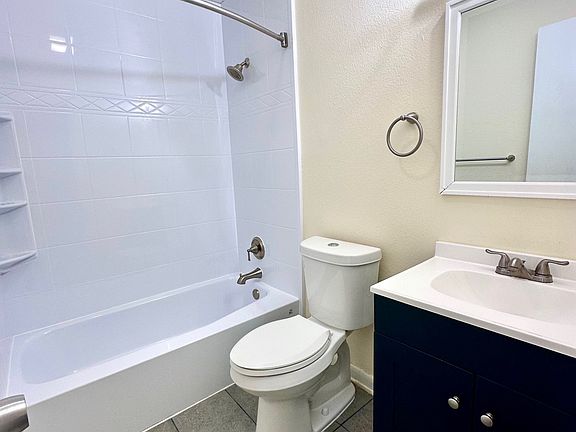 5th image of 1027 Price Dr