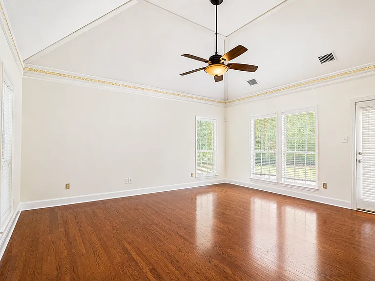 810 Pearl Dr — Photo 11