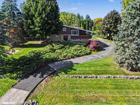 3732 Bald Mountain Rd, Lake Orion, MI 48360