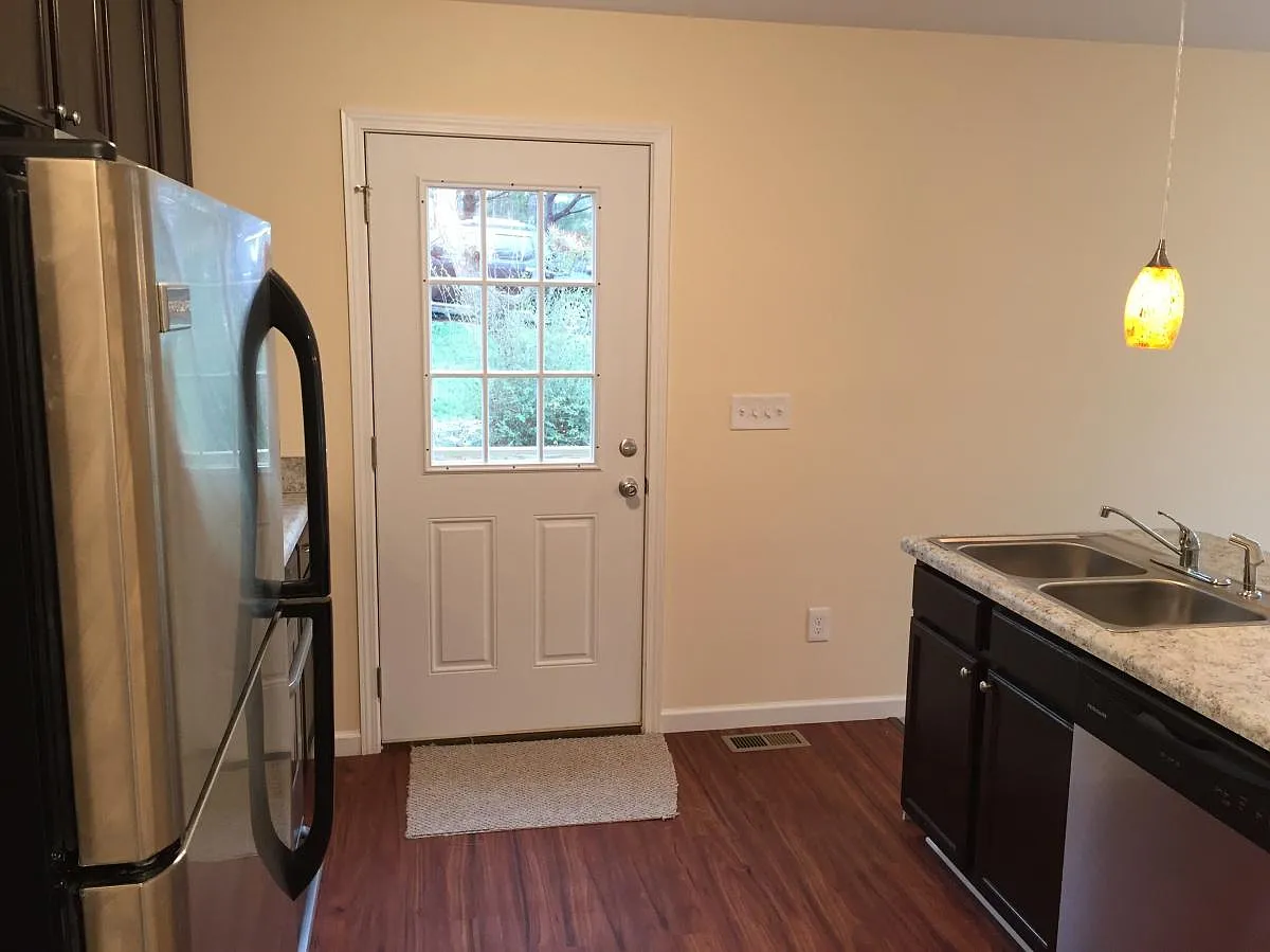 2 bed, 928 sqft, $1,500 — Photo 3