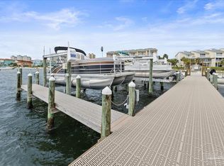 1440 Paradise Point Dr UNIT 8, Navarre, FL 32566