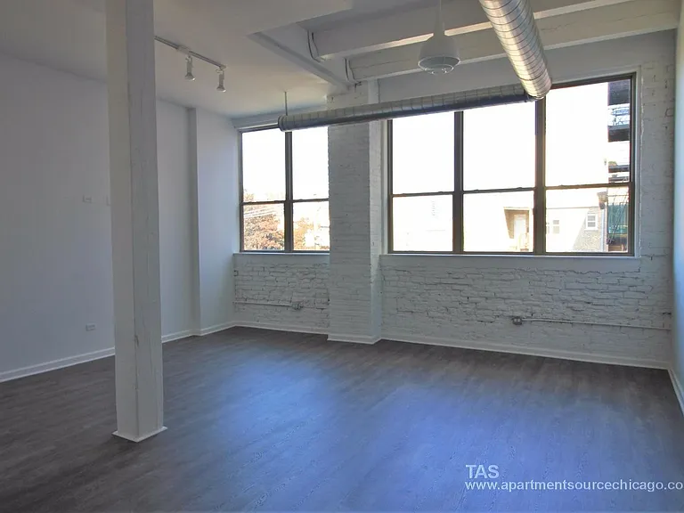 932 W Dakin St #206 — Photo 5