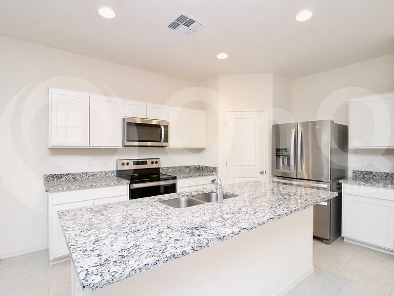 2450 E Alonso Dr — Photo 3