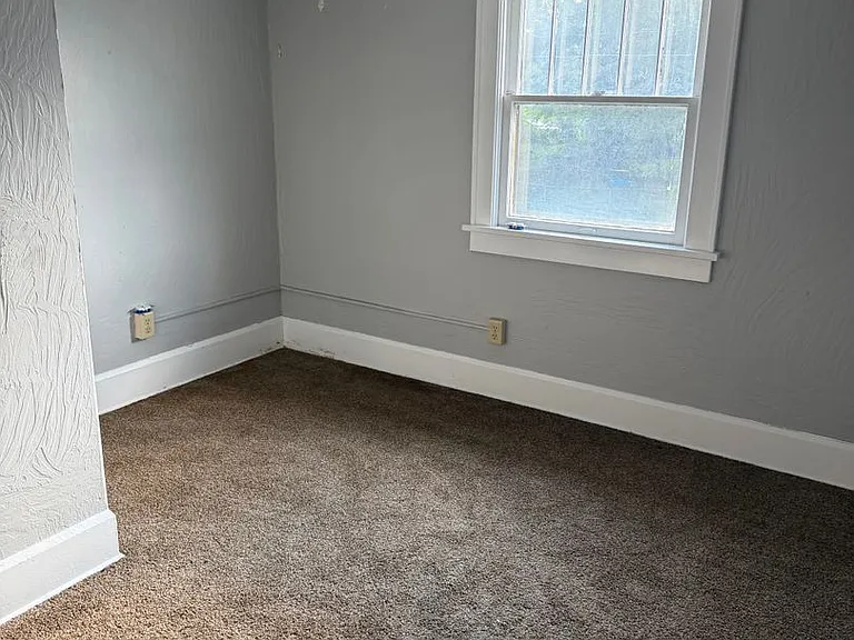 1658 Grace Ave NE — Photo 3