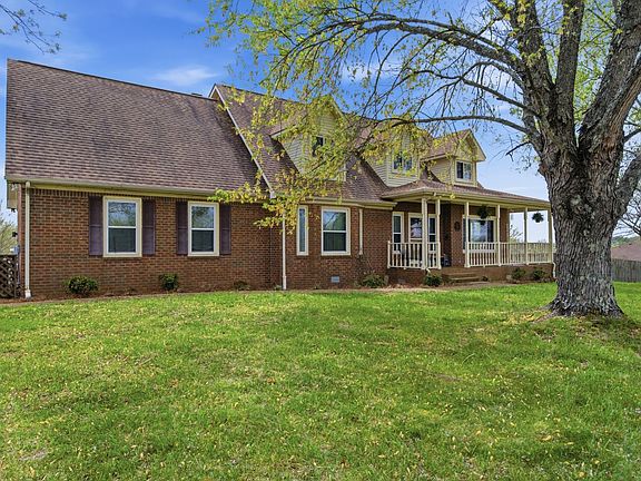 2nd image of 812 Ridgetop Dr
