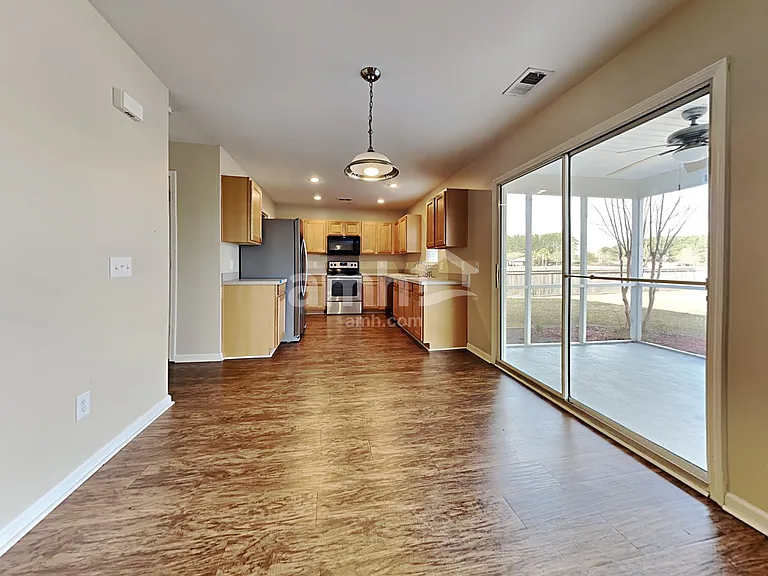 138 Decatur Dr — Photo 3