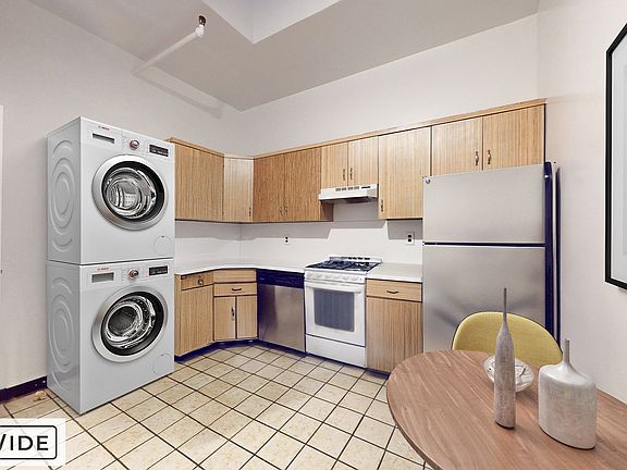 4th image of 44 W 70th St APT 4F