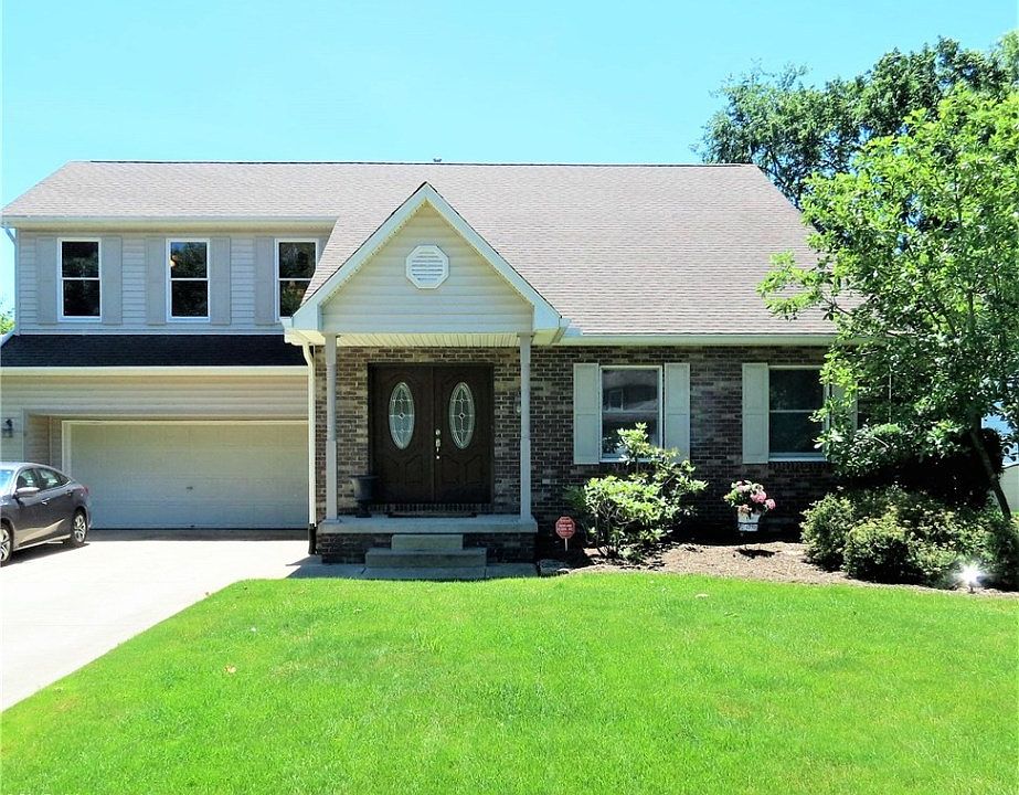 1st image of 319 Aspen Dr NW