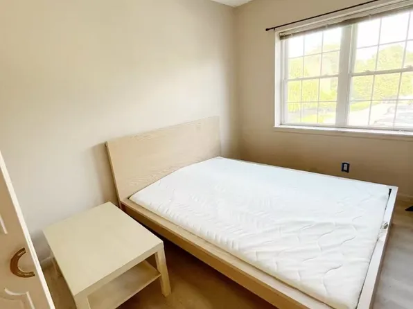 199 Lake Shore Rd APT 4, Brighton, MA 02135