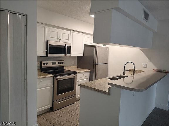 3rd image of 5311 Summerlin Rd #1109