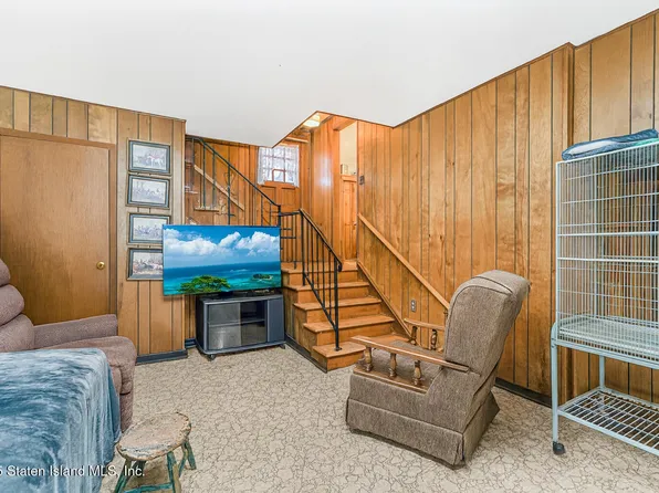 35 Shawnee Street image 15 of 24