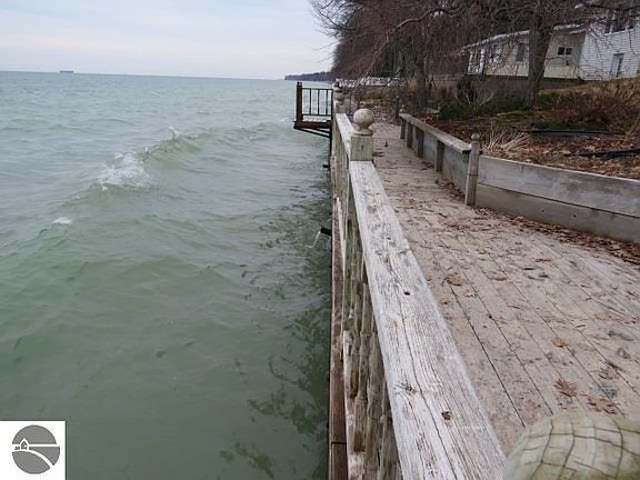 2nd image of 1877 Douglas Dr