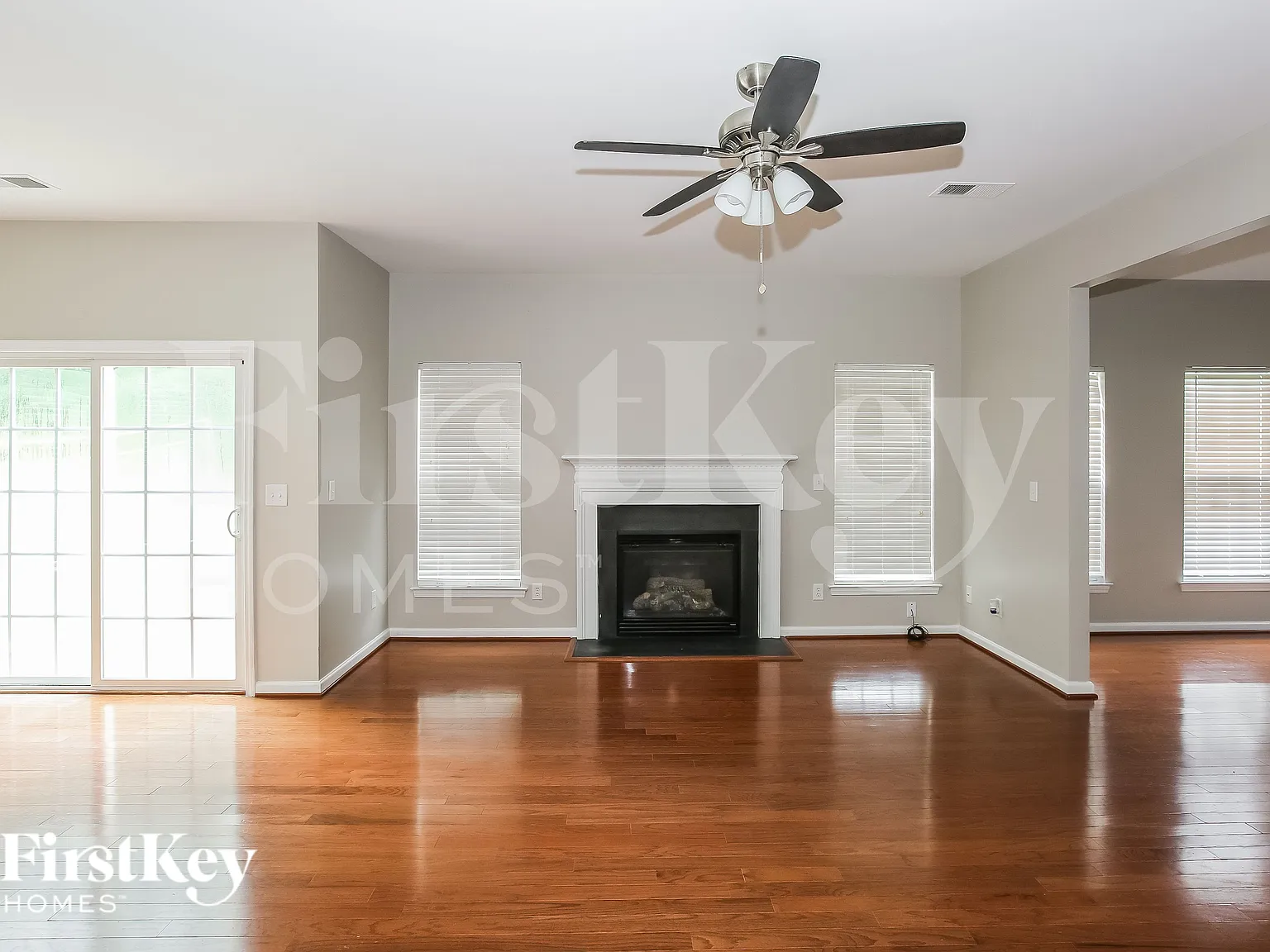 3 bed, 2.5 bath, 2203 sqft, $2,385 — Photo 4