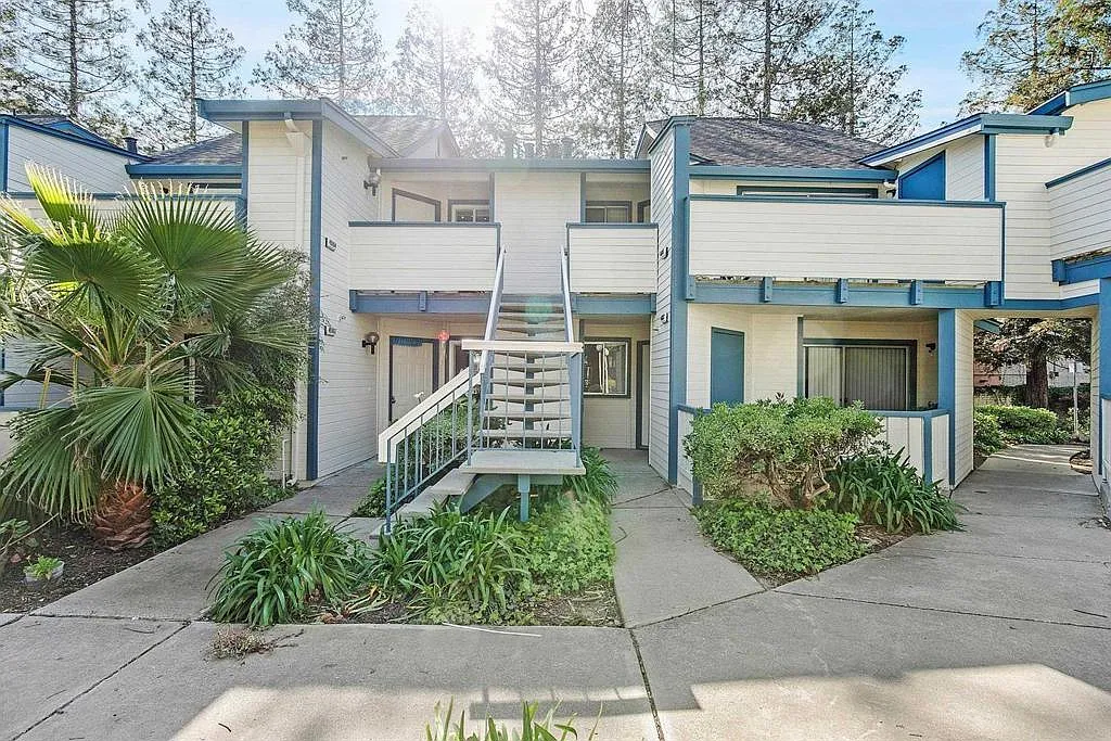 2 bed, 827 sqft, $2,950 — Photo 3