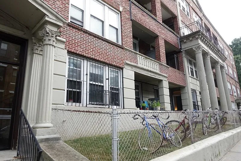 2 bed, 9999 sqft, $2,425 — Photo 3