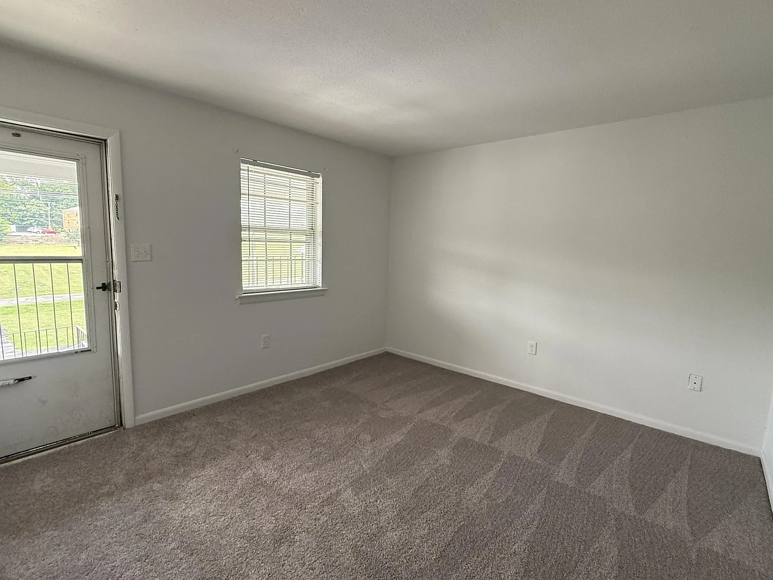 1 bed, 1.0 bath, 456 sqft, $925 — Photo 2