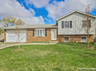 3544 Crescent Ave, Gurnee, IL 60031