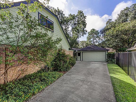 3rd image of 12439 Carriage Hill Dr