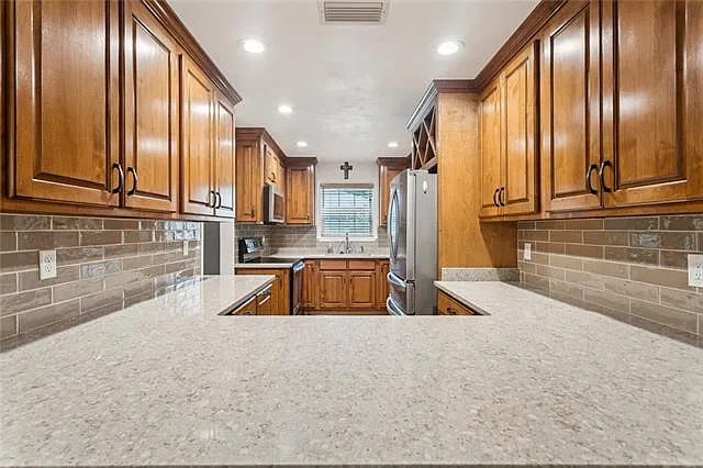 3 bed, 2.0 bath, 1970 sqft, $2,200 — Photo 4