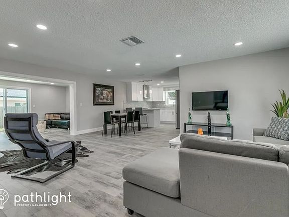 5th image of 2533 Blackwood Cir