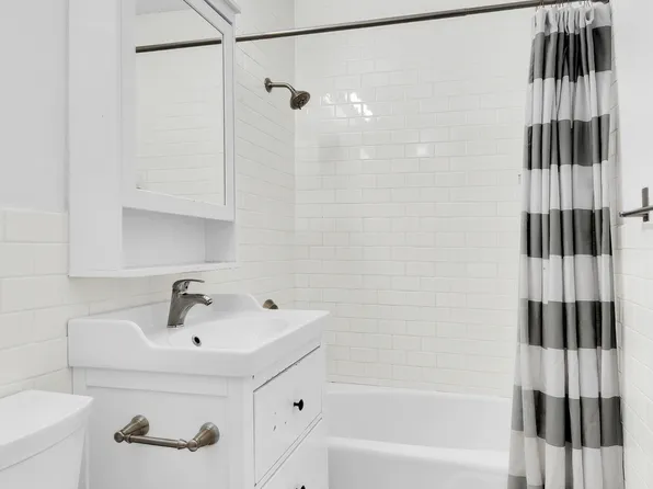 300 East 40th Street image 5 of 5